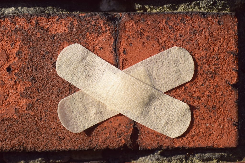 Plasters over crack in brickwork