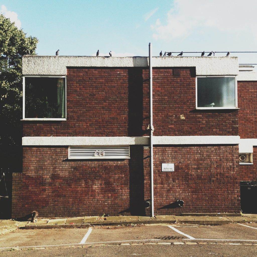 Building with flat roof